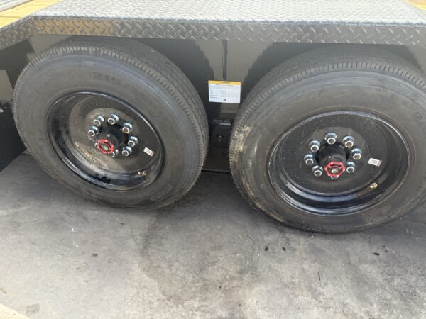 23x102 Tandem Axle, 17.6K GVWR, Wide Body Equipment, Hydraulic Jack