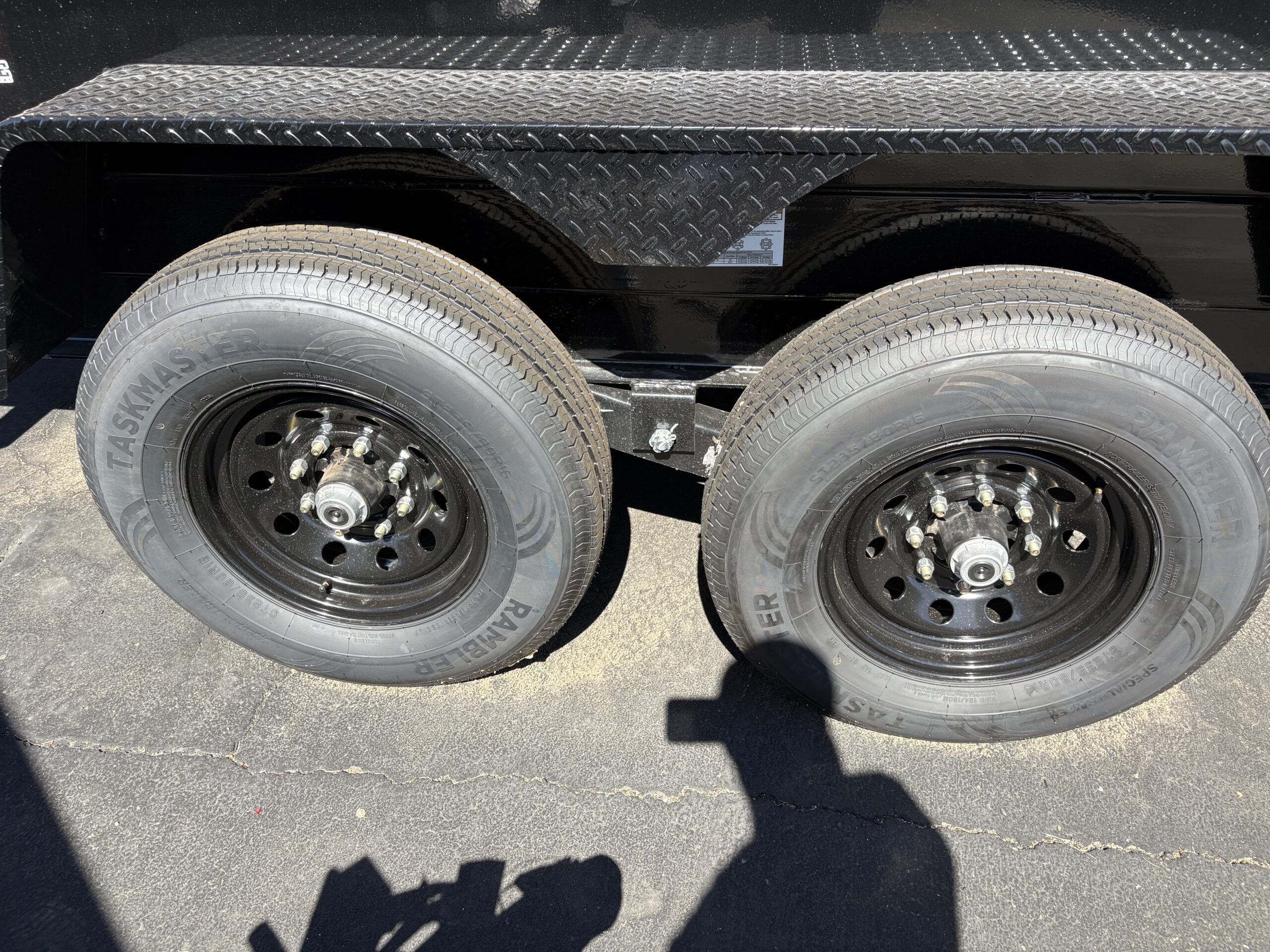 16x83 IronBull Tandem Axle Dump, 15K GVWR, 48" Sides, Telescopic Cylinder, Solar Charger, 14 Ply Tires - Image 3