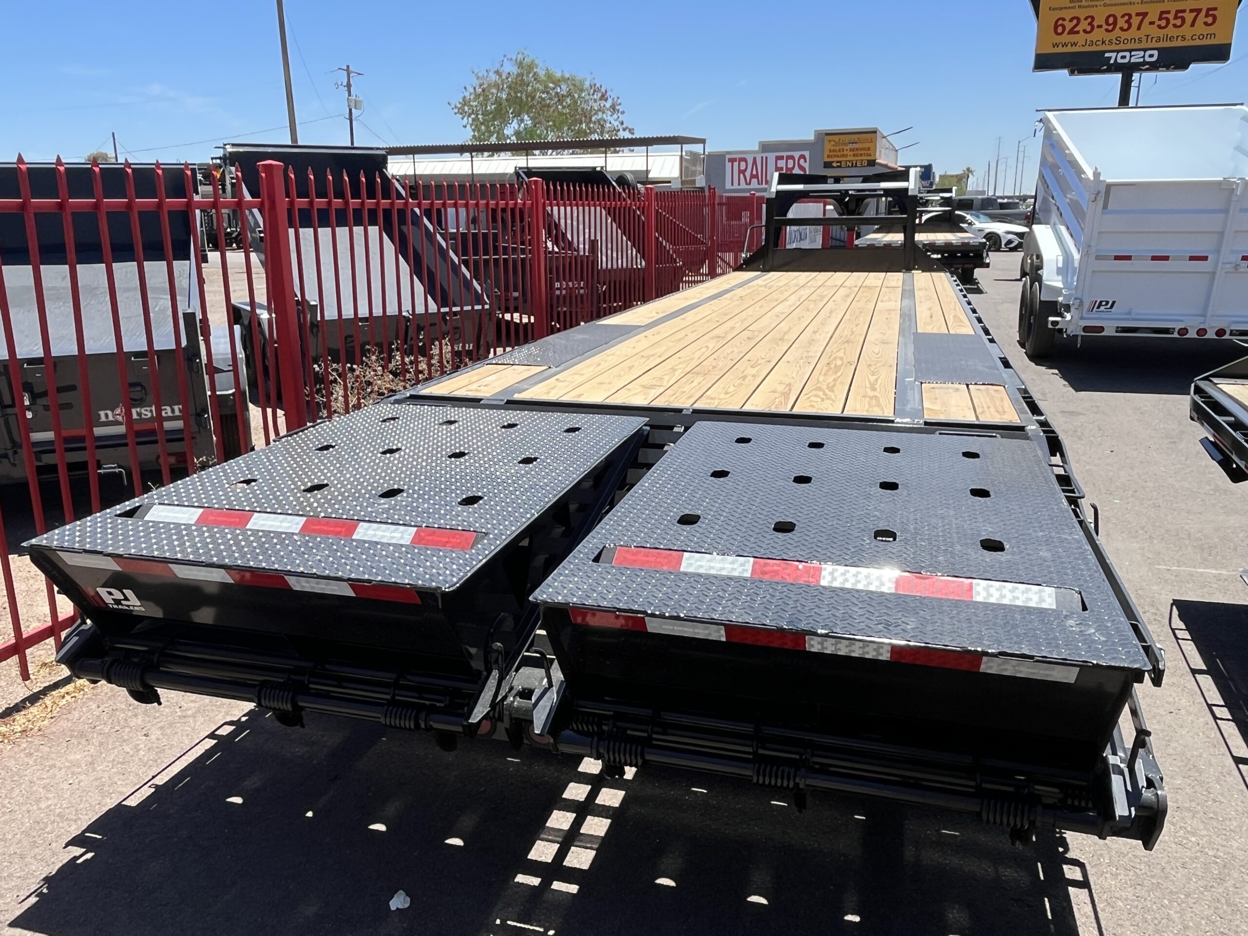 32' Gooseneck Low-Pro Flatdeck with Singles, 15,680 GVWR, Monster Ramps, 14 Ply Tires - Image 7