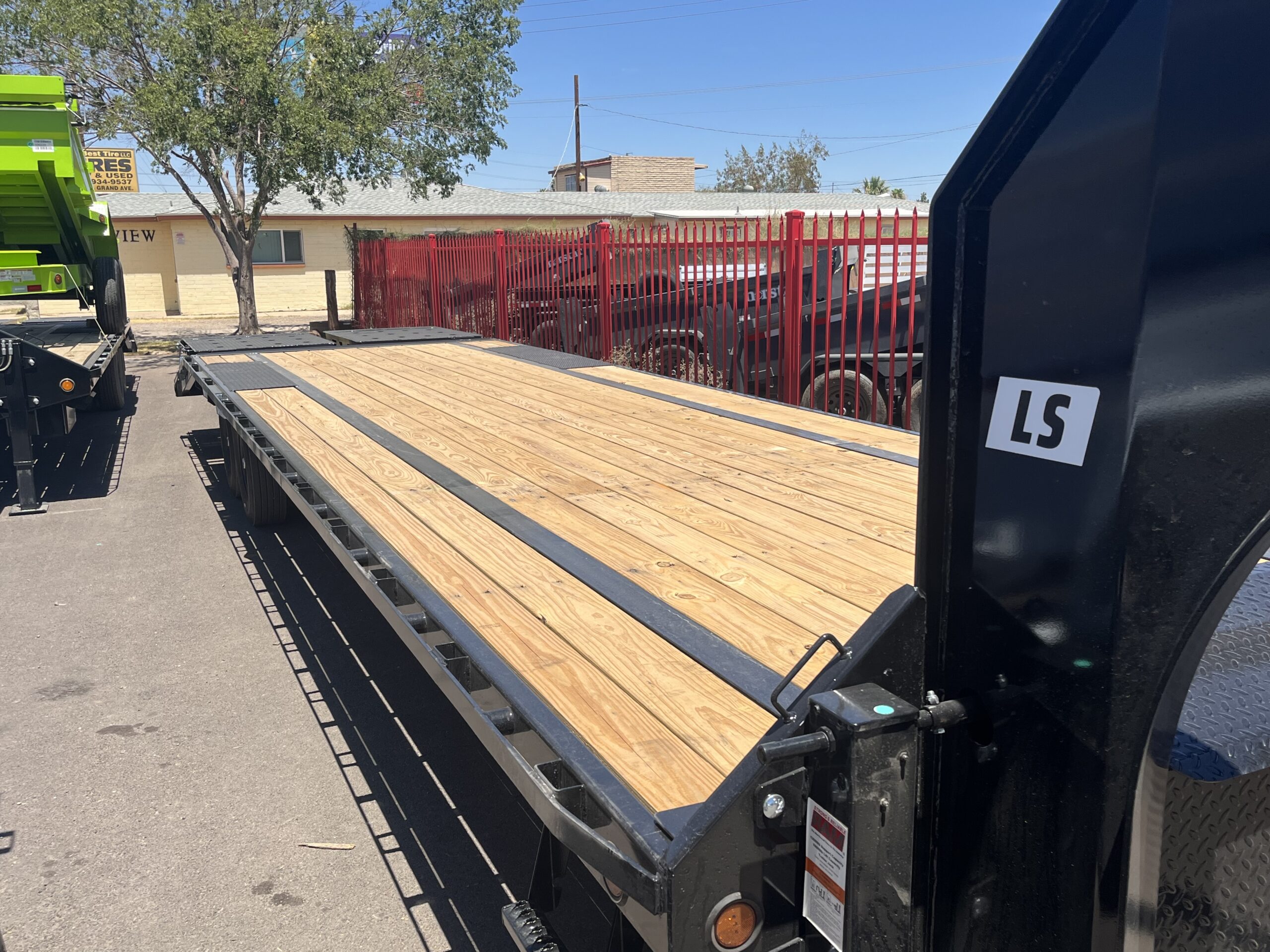 32' Gooseneck Low-Pro Flatdeck with Singles, 15,680 GVWR, Monster Ramps, 14 Ply Tires - Image 3