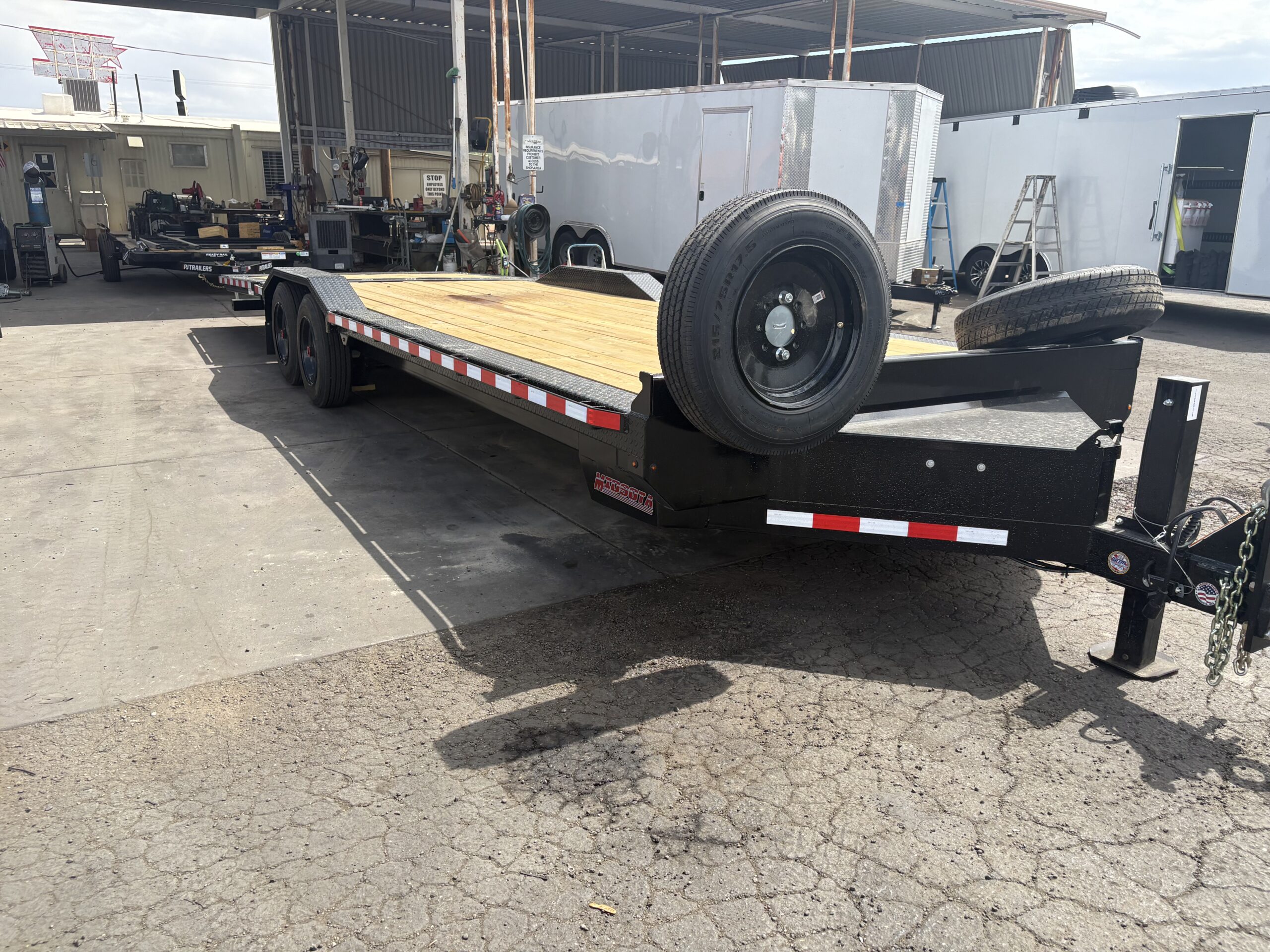 23x102 Tandem Axle, 17.6K GVWR, Wide Body Equipment, Hydraulic Jack - Image 2