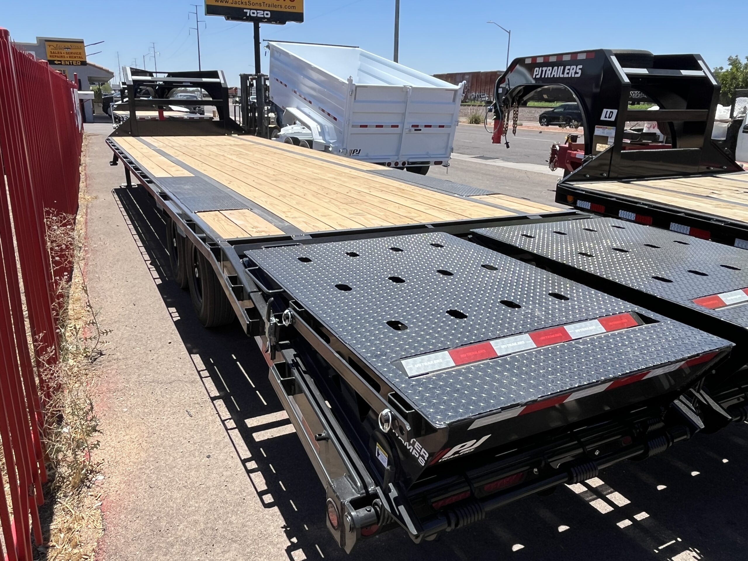32' Gooseneck Low-Pro Flatdeck with Singles, 15,680 GVWR, Monster Ramps, 14 Ply Tires - Image 5