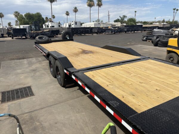 23x102 Tandem Axle, 17.6K GVWR, Wide Body Equipment, Hydraulic Jack