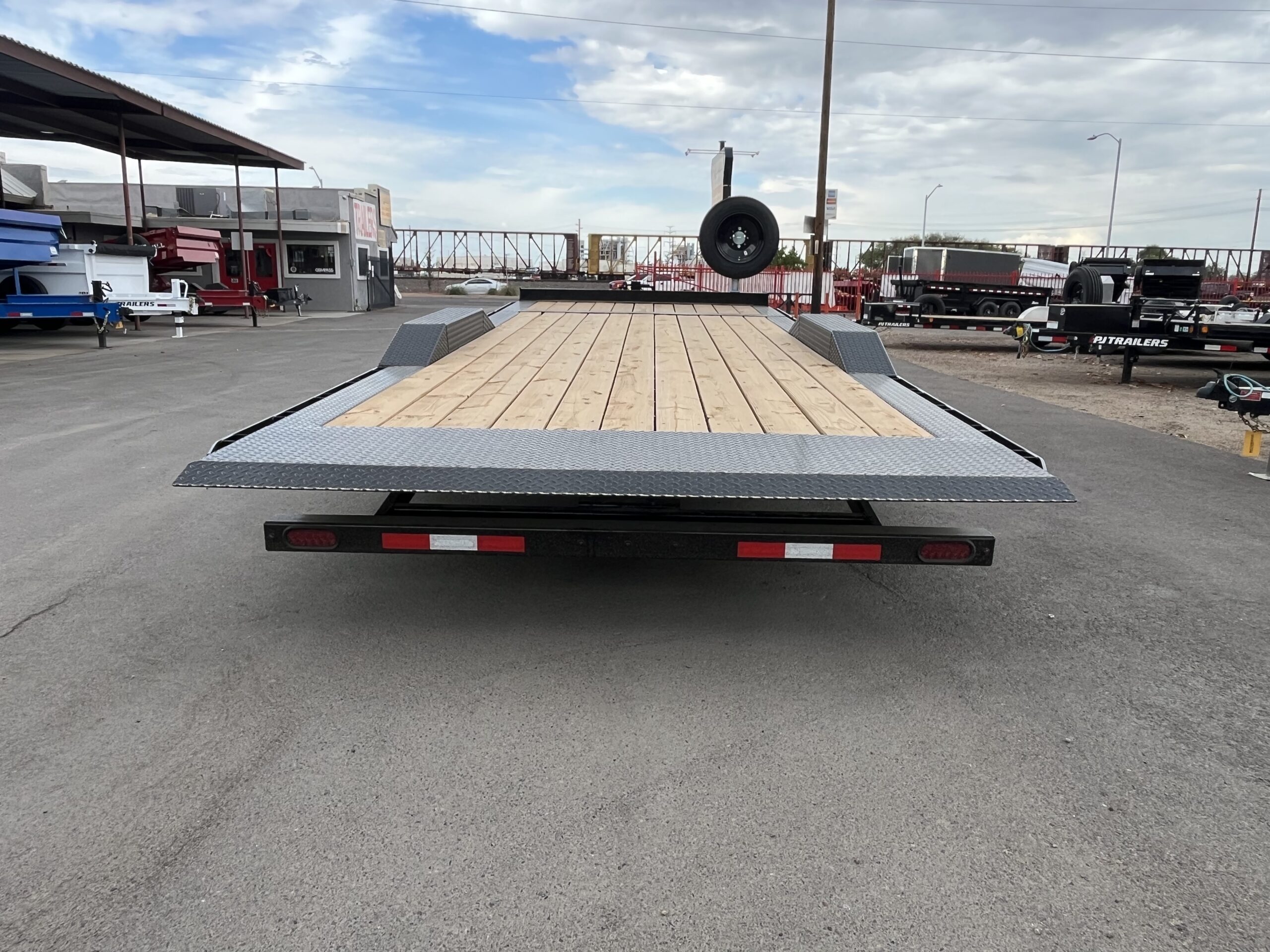 23x102 Tandem Axle, 17.6K GVWR, Wide Body Side Dump Tilt Bed, 24" Sides, Hydraulic Jack - Image 6