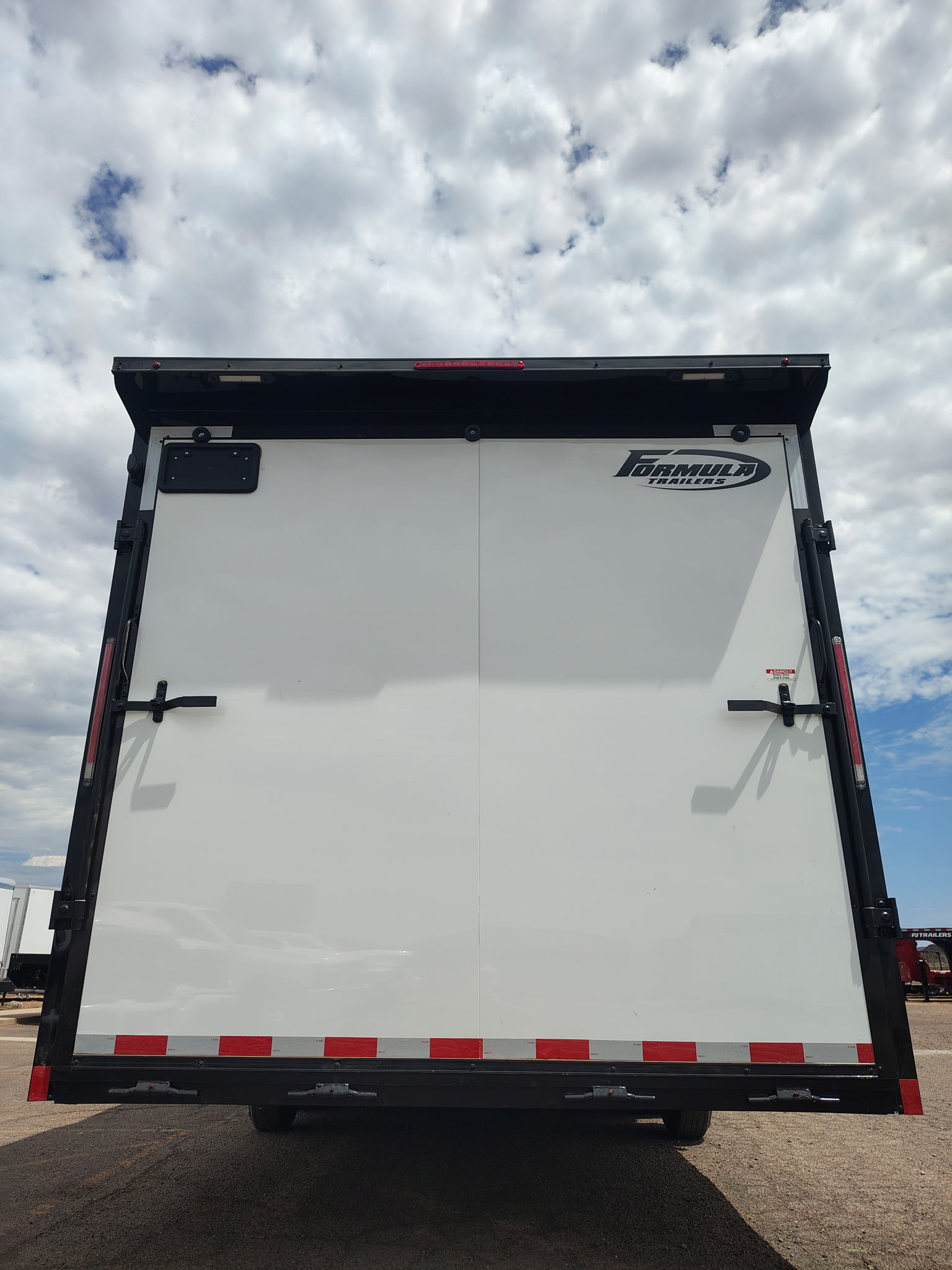 28x8.5 Conquest SE Flat Top Sloped V-Nose Enclosed Car Hauler, 10K GVWR, Ramp Door - Image 3
