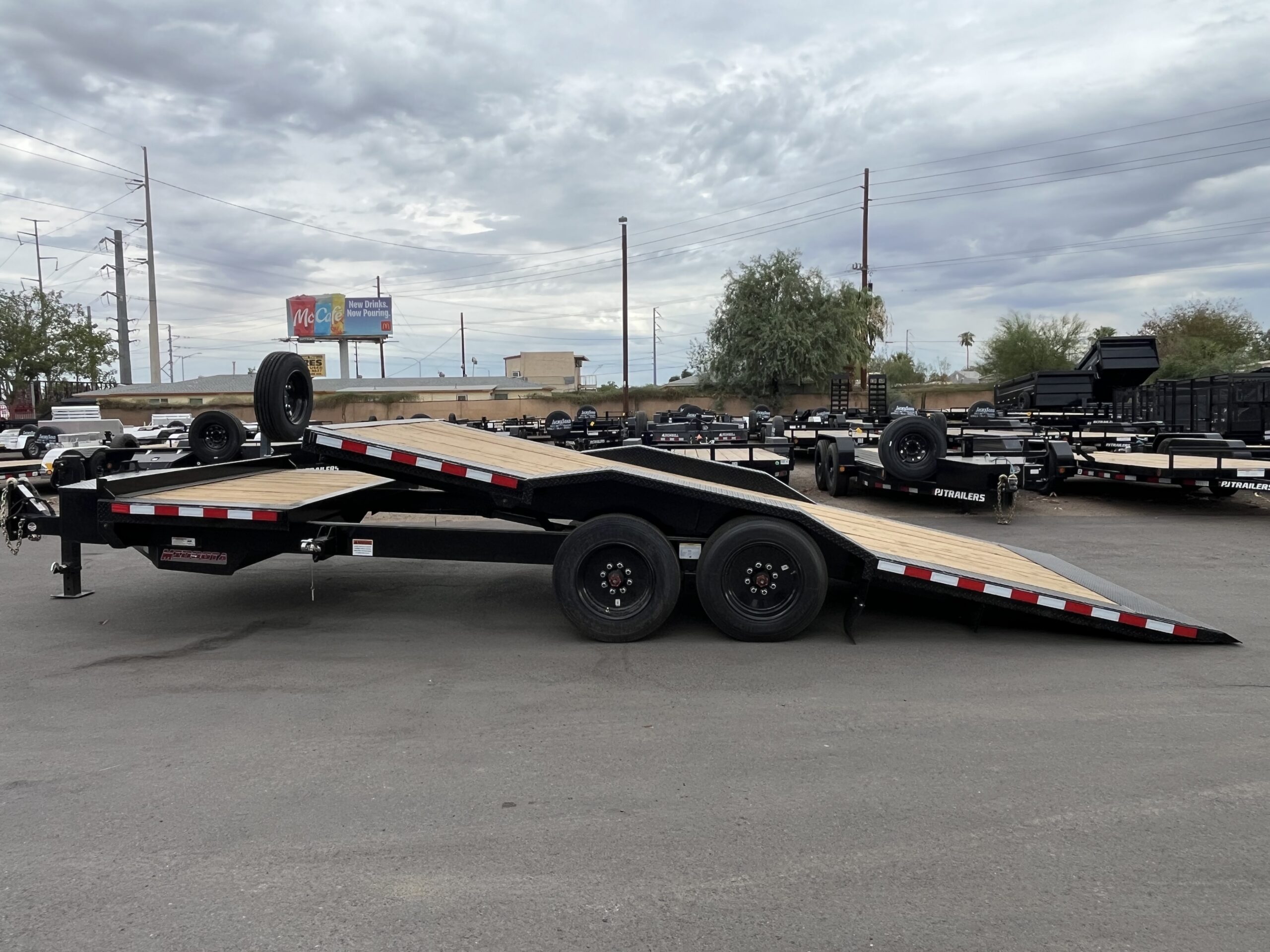 23x102 Tandem Axle, 17.6K GVWR, Wide Body Side Dump Tilt Bed, 24" Sides, Hydraulic Jack - Image 8