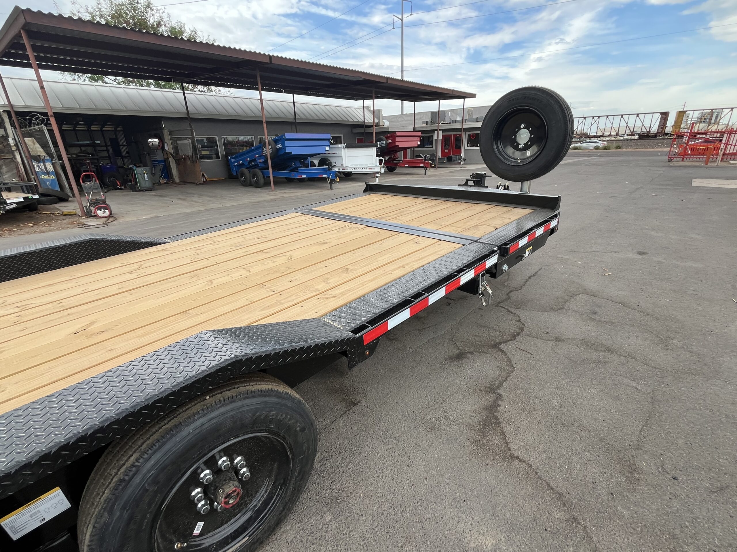 23x102 Tandem Axle, 17.6K GVWR, Wide Body Side Dump Tilt Bed, 24" Sides, Hydraulic Jack - Image 5