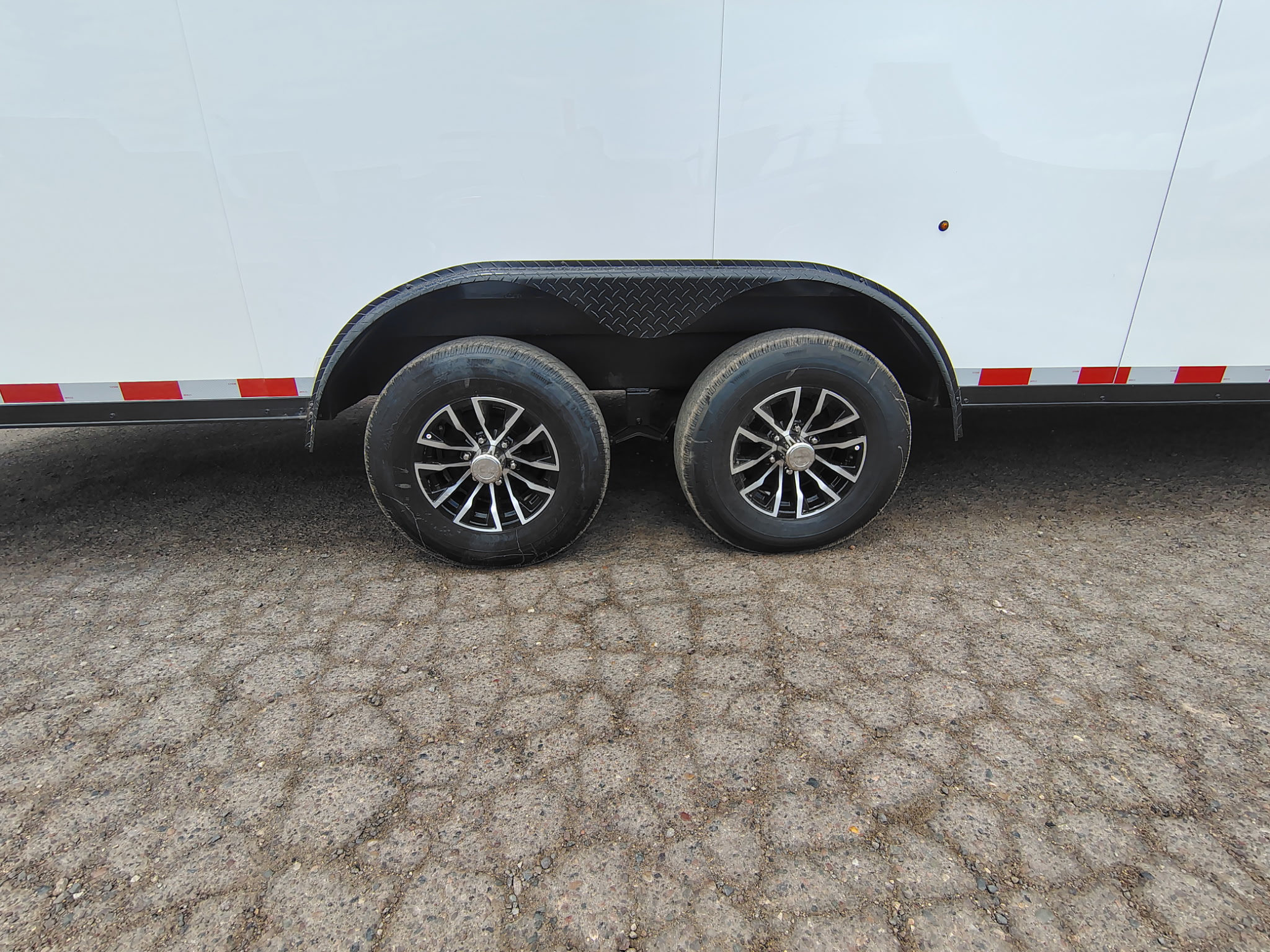 28x8.5 Conquest SE Flat Top Sloped V-Nose Enclosed Car Hauler, 10K GVWR, Ramp Door - Image 9