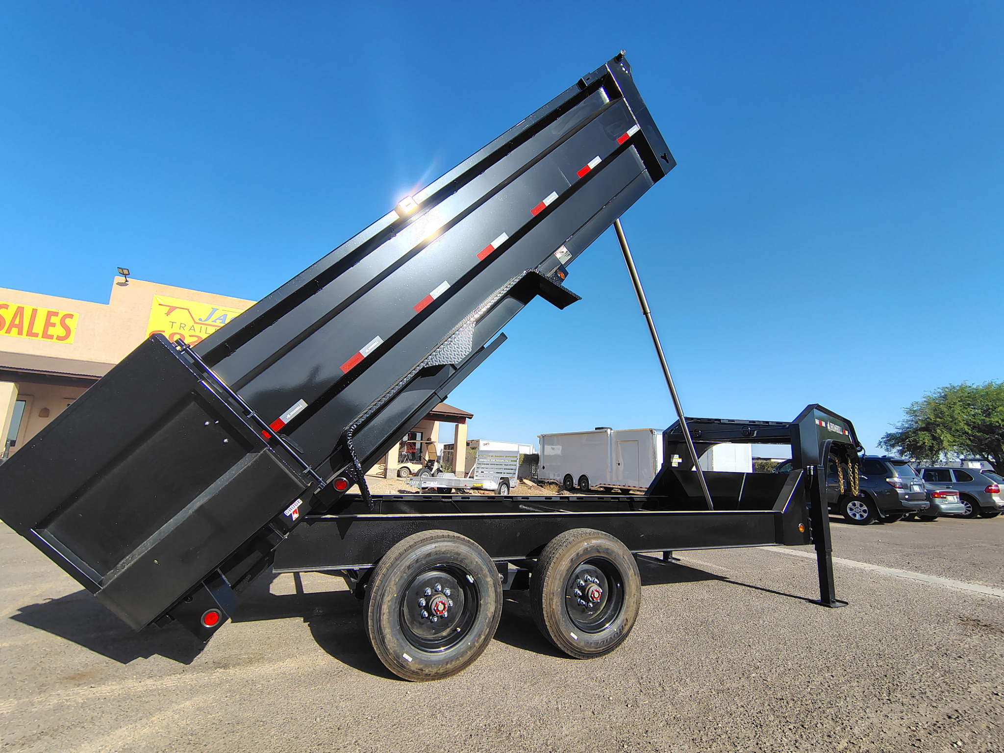 16x83 IronBull Gooseneck Dump, Tandem Axle, 22K GVWR, 36" Sides, Telescopic Cylinder, Hydraulic Jacks, 18 Ply Tires - Image 2