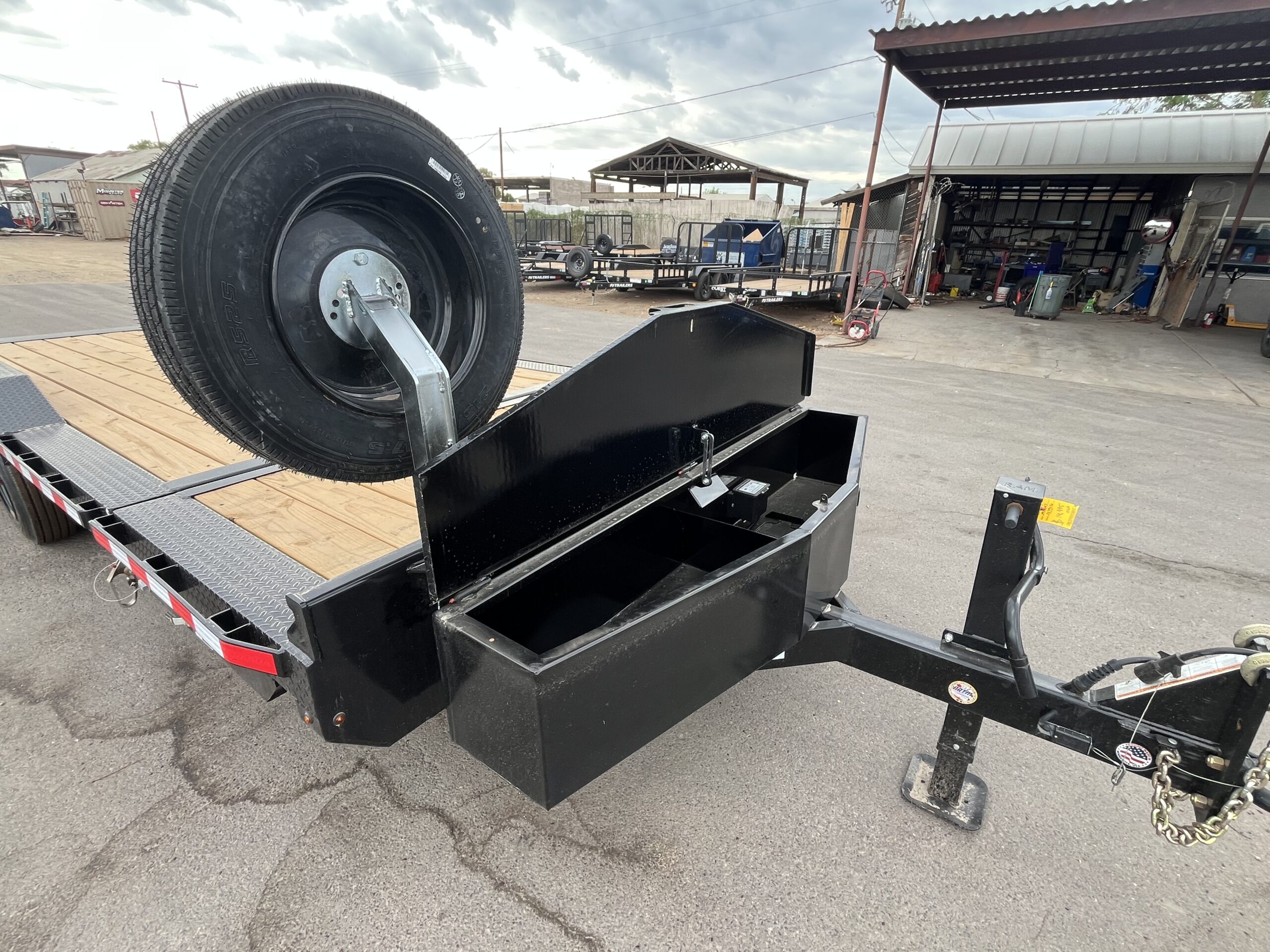 23x102 Tandem Axle, 17.6K GVWR, Wide Body Side Dump Tilt Bed, 24" Sides, Hydraulic Jack - Image 2