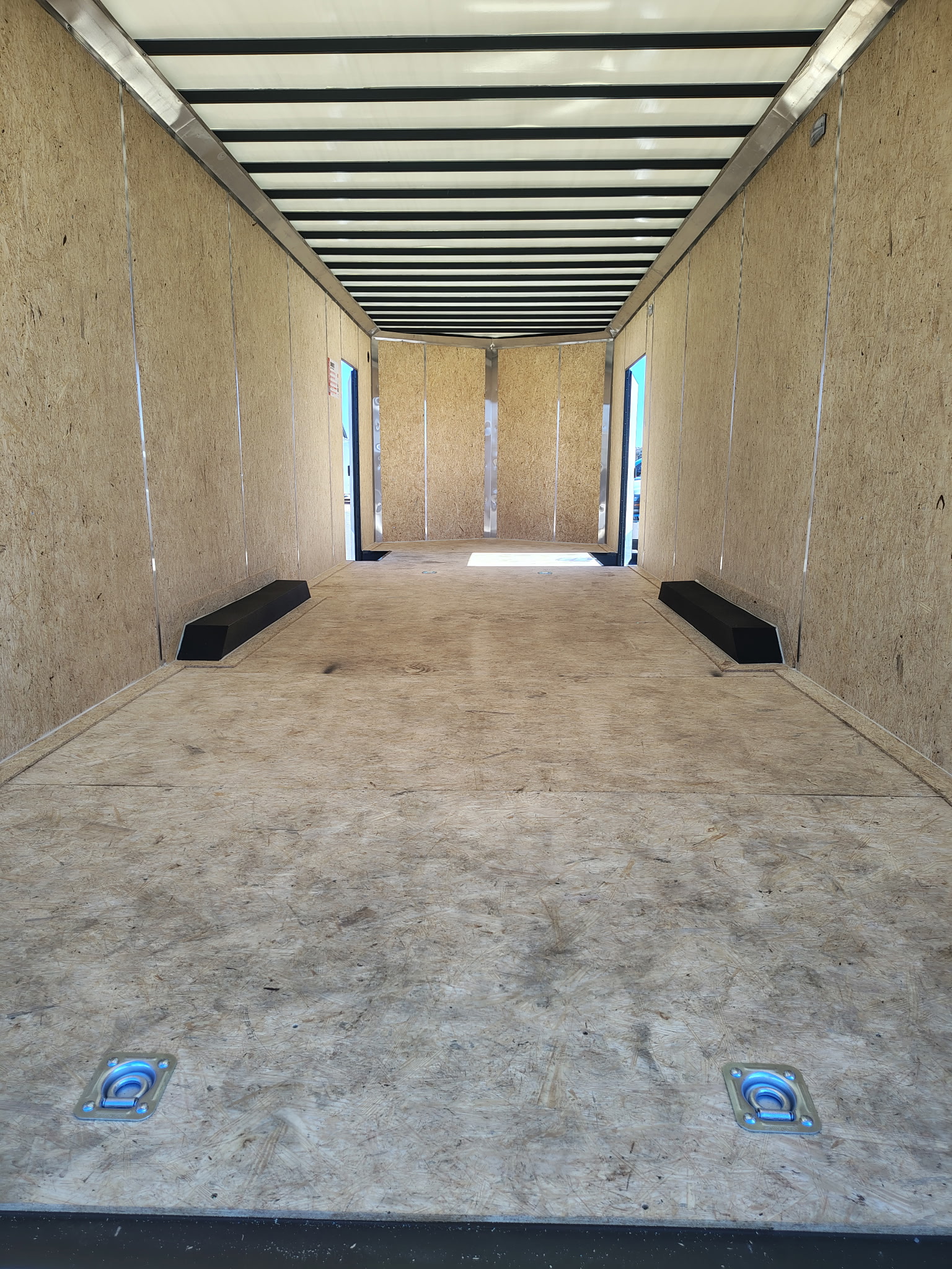 28x8.5 Conquest SE Flat Top Sloped V-Nose Enclosed Car Hauler, 10K GVWR, Ramp Door - Image 15
