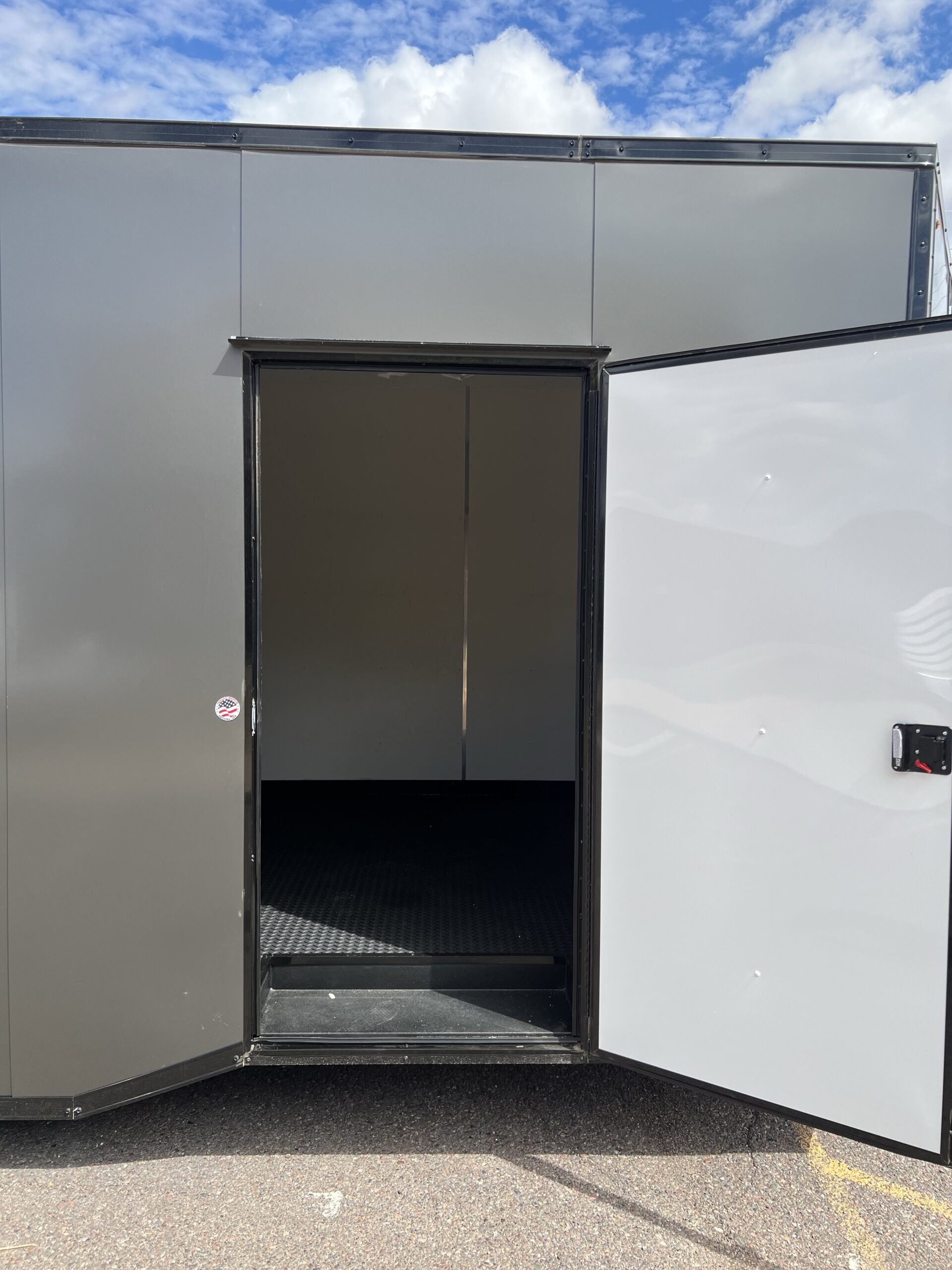 20x8.5 Jasper SE Car Hauler, 10K GVWR, White Vinyl Walls/Ceiling, Rubber Flooring, Ramp Door - Image 3
