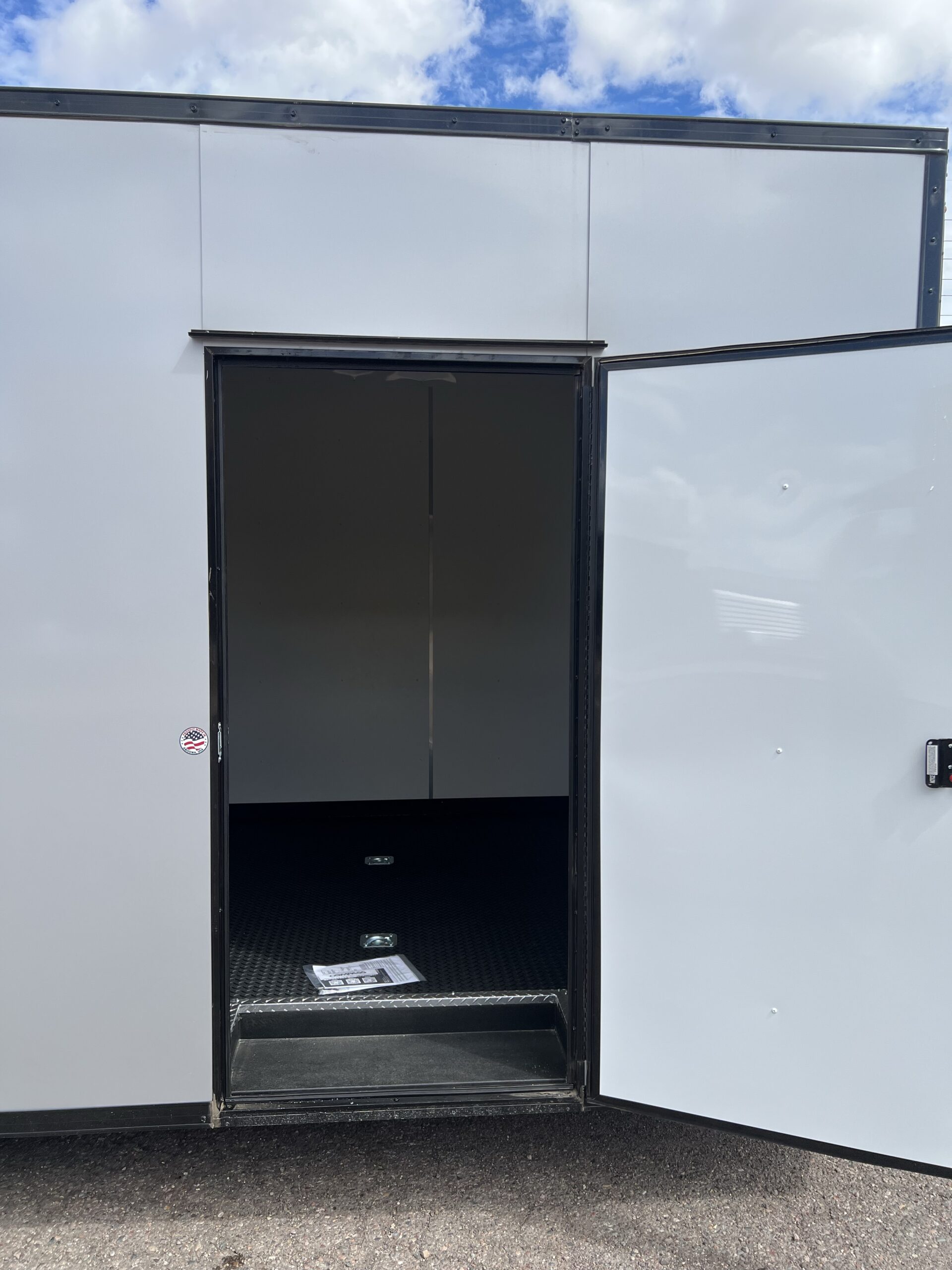 24x8.5 Jasper SE Car Hauler, 10K GVWR, White Vinyl Walls/Ceiling, Stabilizer Jacks, Ramp Door - Image 4