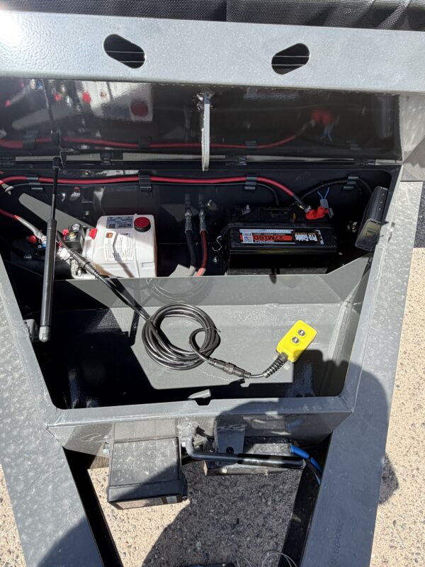 14x83 Scissor-Lift Dump, 14K GVWR, 24" Sides