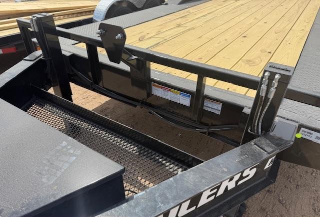 20x102" Tandem Axle, Super-Wide, 22K GVWR, Hyd. Jacks - Image 6