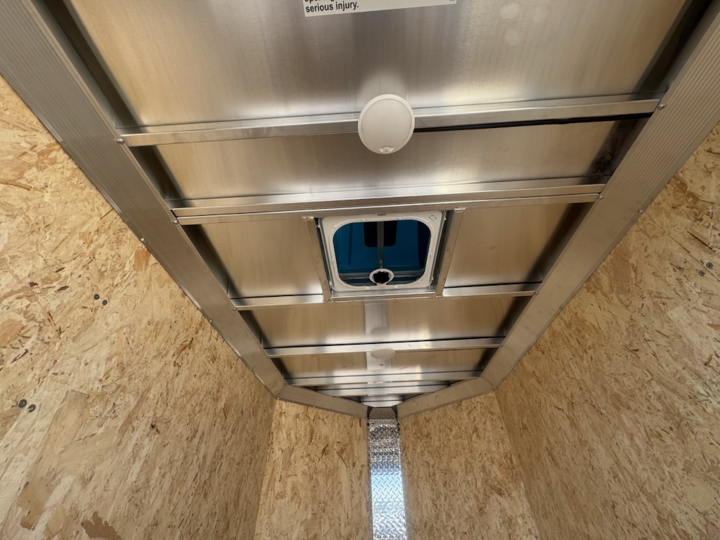 06x4 All Aluminum, NXT Enclosed, 2K GVWR, Swing Door - Image 8