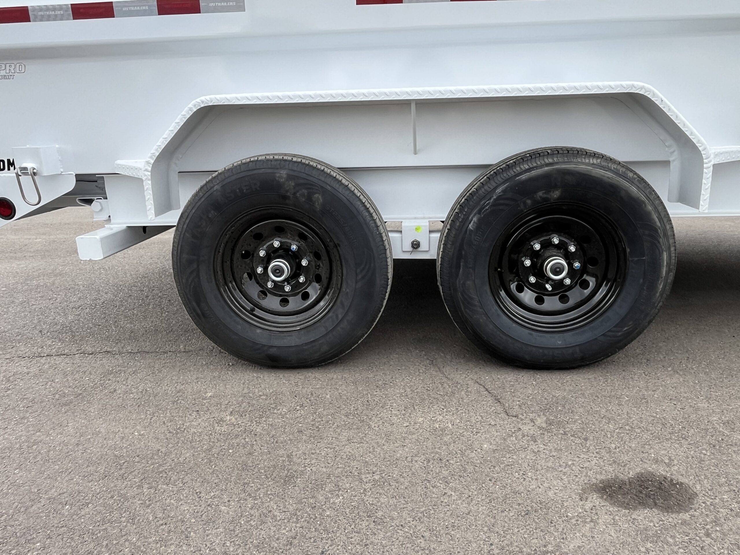 14x83 Tandem Axle, 15,400 GVWR, Low Pro Dump, 48" Sides - Image 3