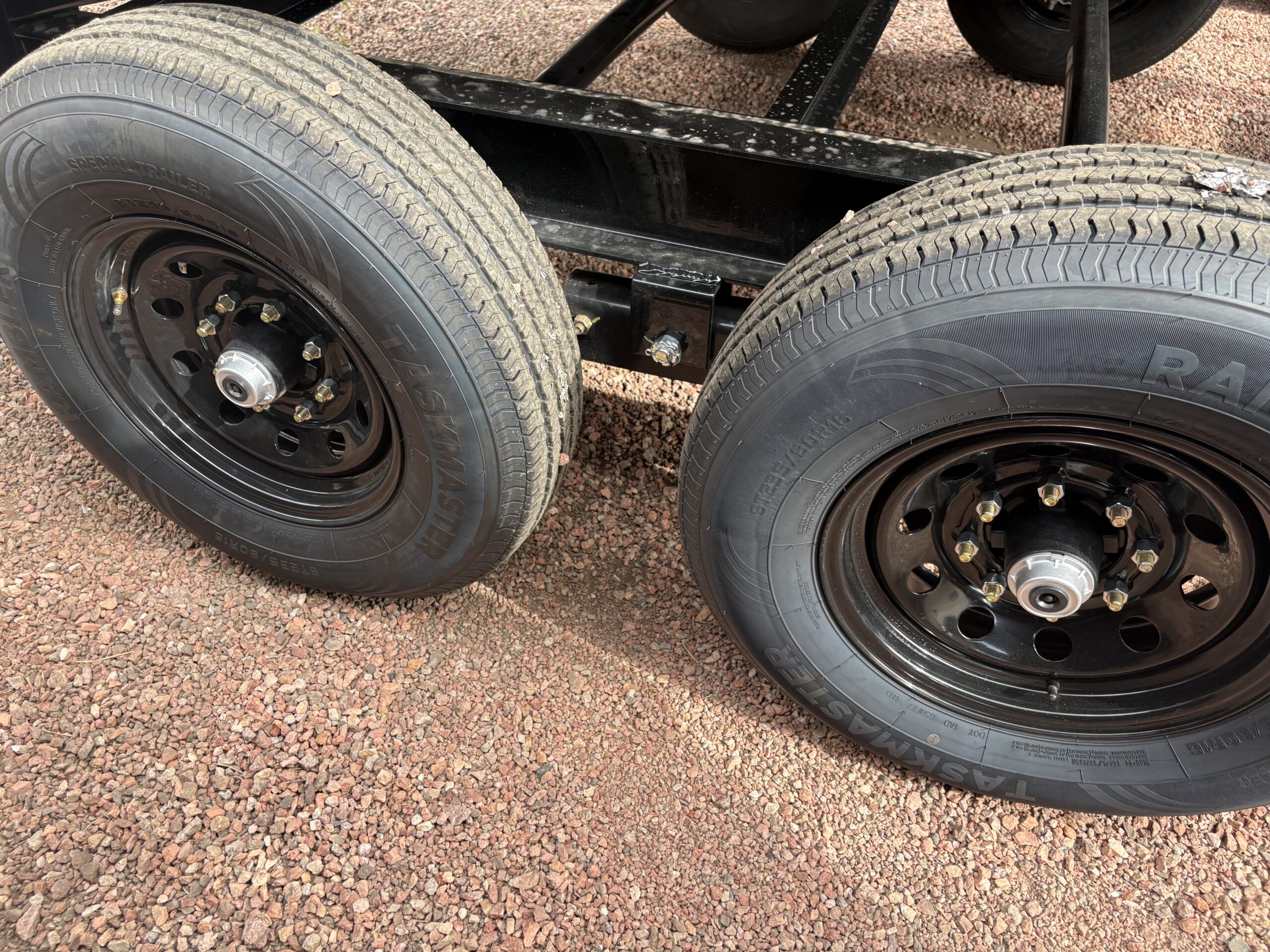14x83 IronBull Gooseneck, Tandem Axle Dump, 14.9K GVWR, 48" Sides, Telescopic Cylinder, Solar Charger, 14 Ply Tires - Image 3