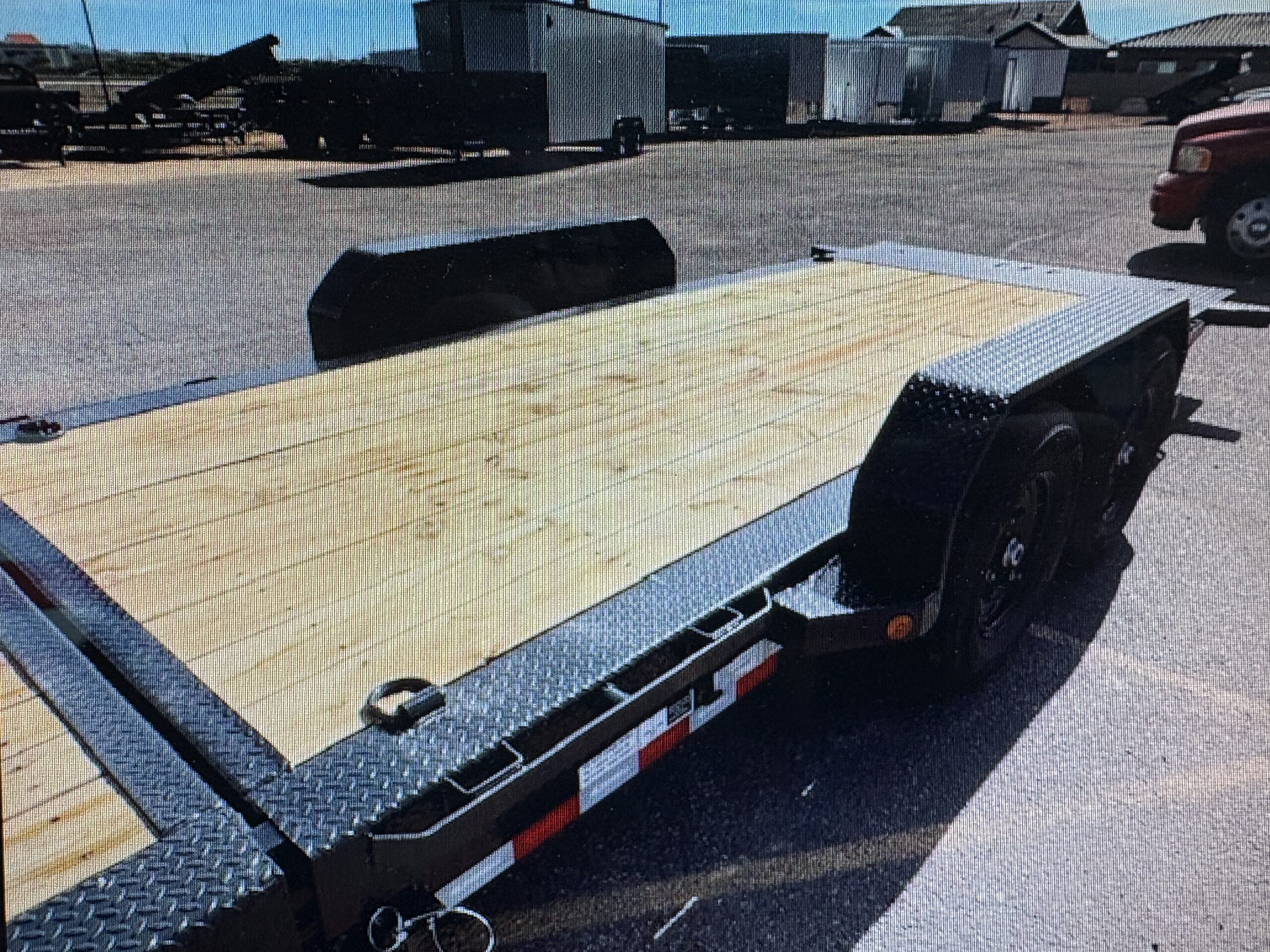 24x83 IronBull Tandem Axle, 14K GVWR, Low-Pro Gravity Tilt - Image 4