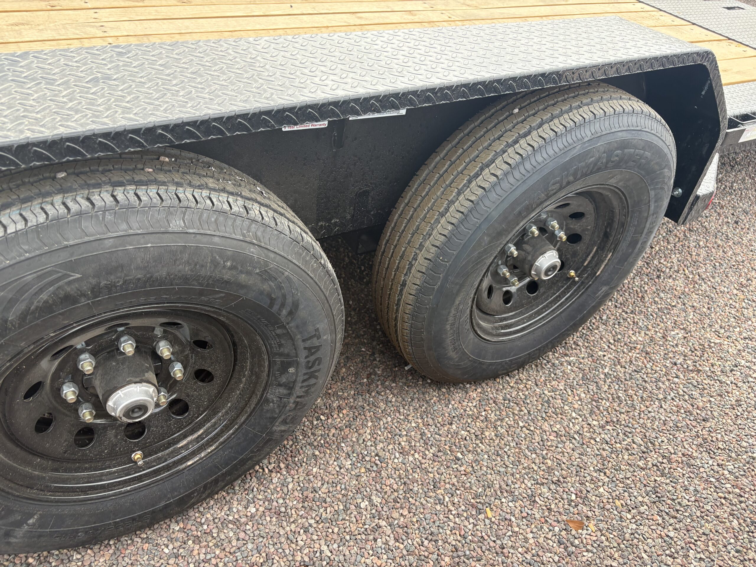 20x83 IronBull Tandem Axle, 14K GVWR, Low-Pro Gravity Tilt - Image 3